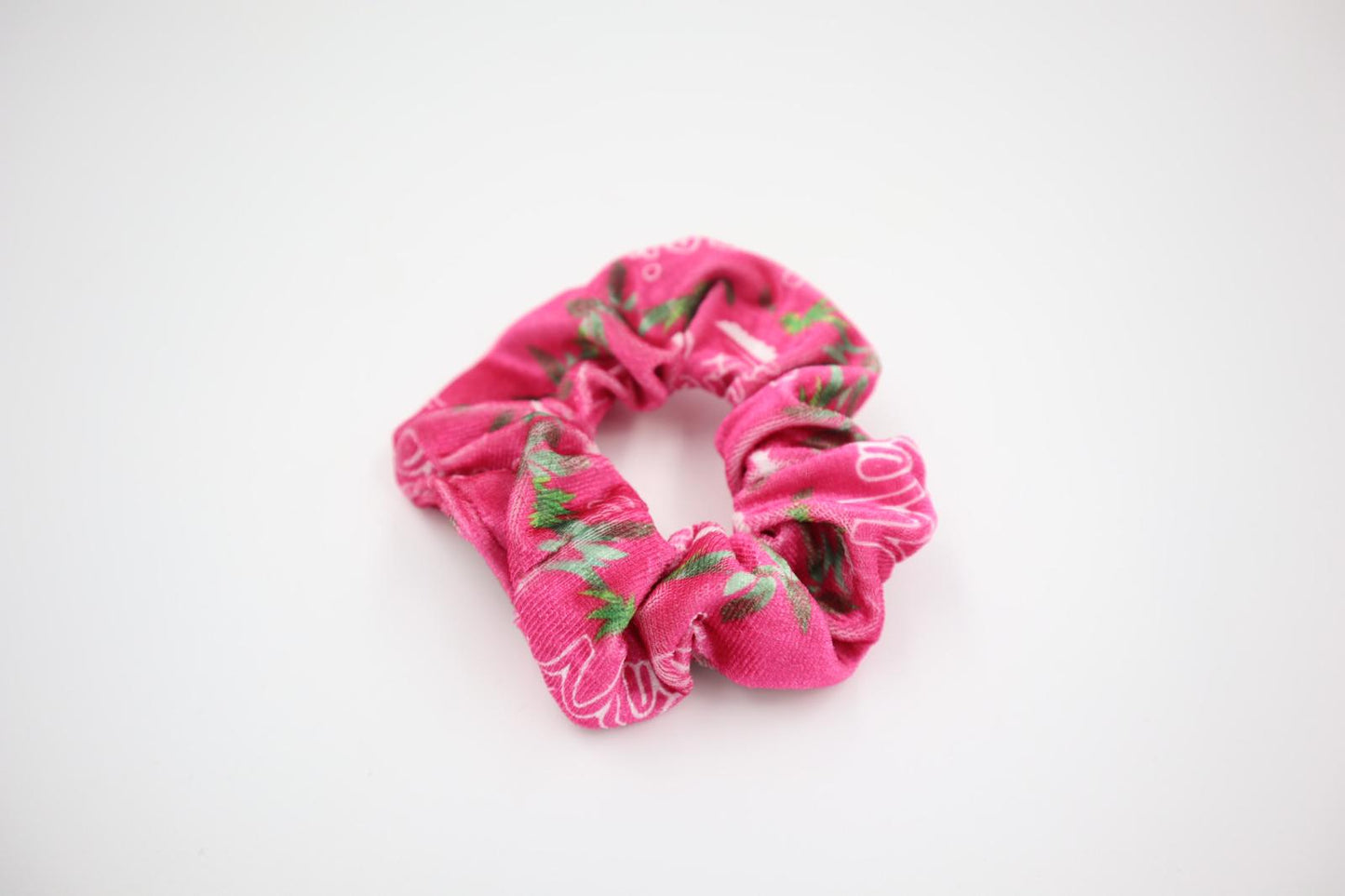 Velvet Meggi lashes scrunchie