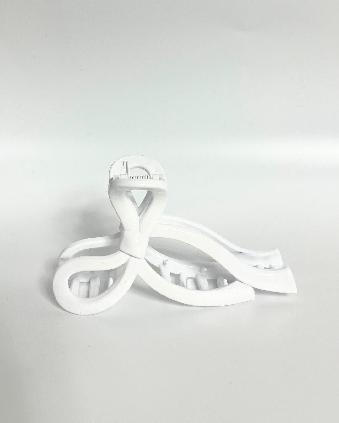 Meggilashes Bow Claw Clip