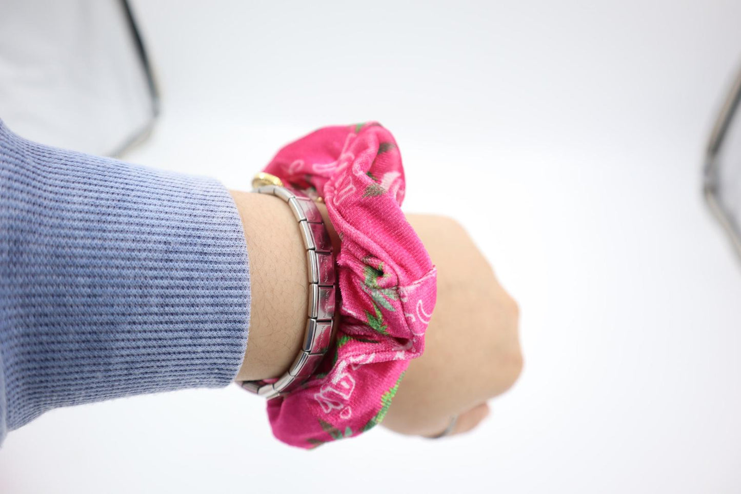 Velvet Meggi lashes scrunchie